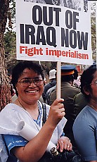イラクからの撤退を呼びかける女性